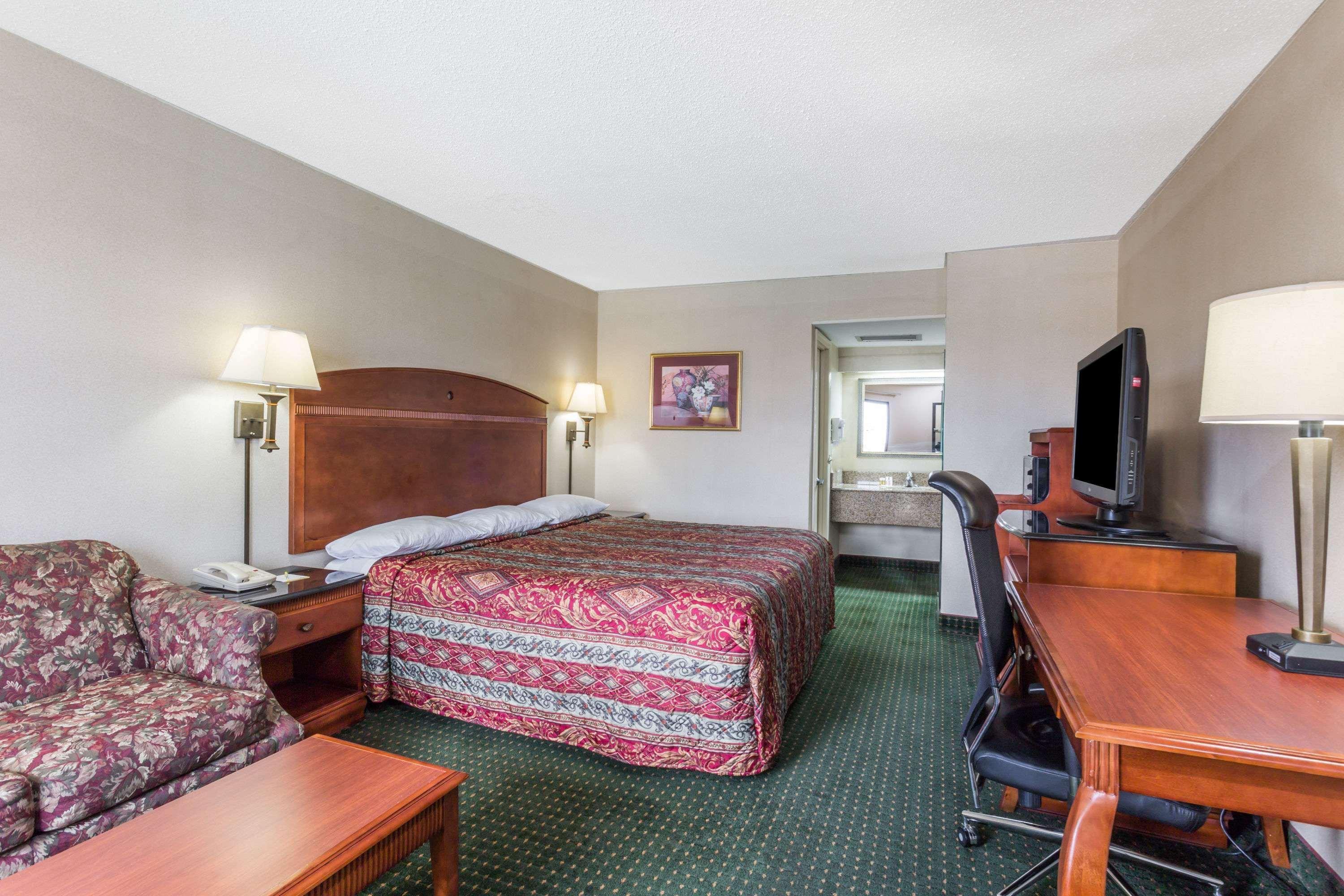 Days Inn By Wyndham Camp Springs Andrews Afb Extérieur photo