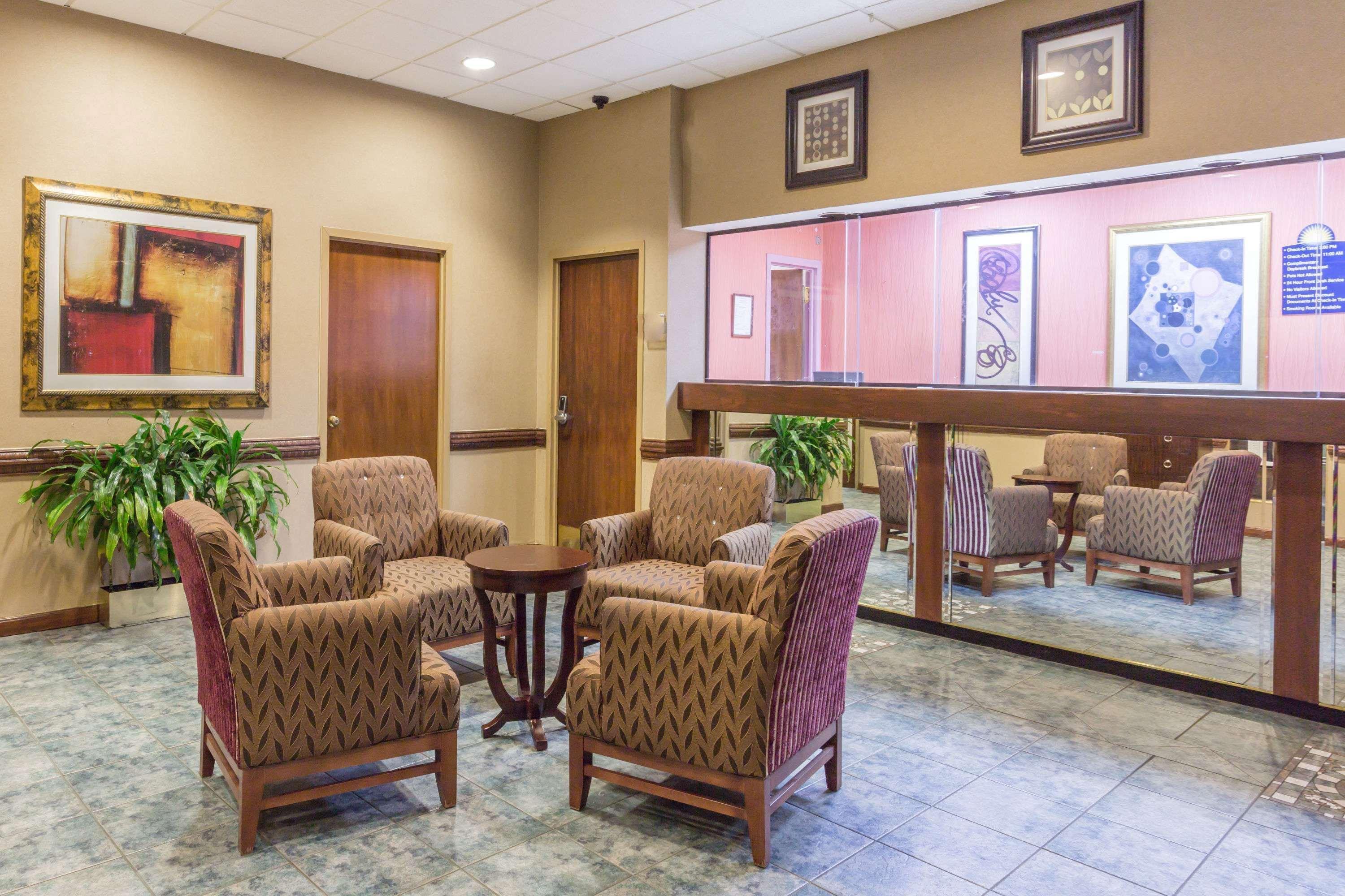 Days Inn By Wyndham Camp Springs Andrews Afb Extérieur photo