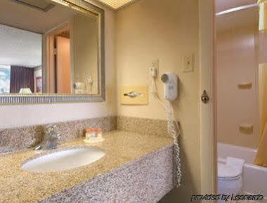Days Inn By Wyndham Camp Springs Andrews Afb Extérieur photo